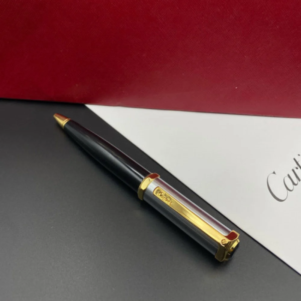 قلم كارتير أسود في ذهبي