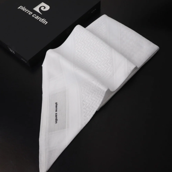 شماغ بير كارديان أبيض