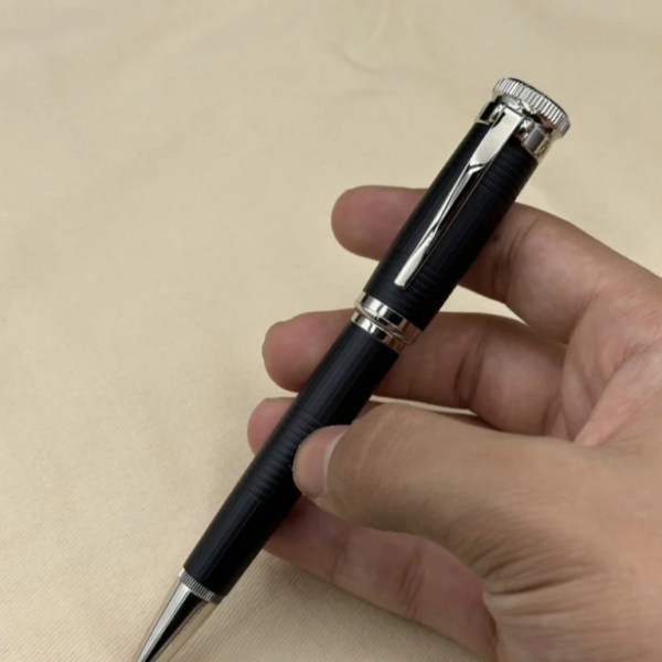 قلم دنهل أسود في فضي